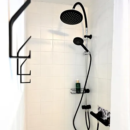 Belle 80 - Beautiful Renovated 1865 House 펜션